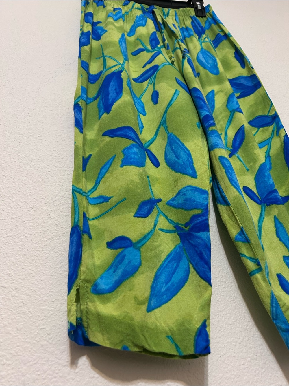 Vintage Caribou New York Blue Floral 100% Rayon Elastic Waist Pants Medium - Picture 5 of 7